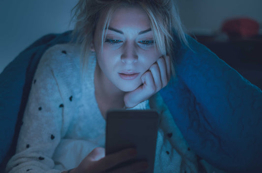 Lumière Bleue : Comment Éviter son Impact Négatif sur Votre Sommeil